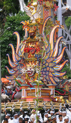 CEREMONIE DE CREMATION ROYALE A UBUD 1