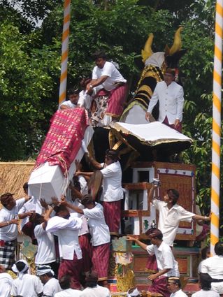 CEREMONIE DE CREMATION ROYALE A UBUD 10