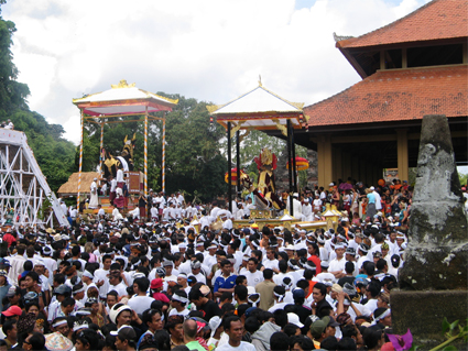 CEREMONIE DE CREMATION ROYALE A UBUD 8